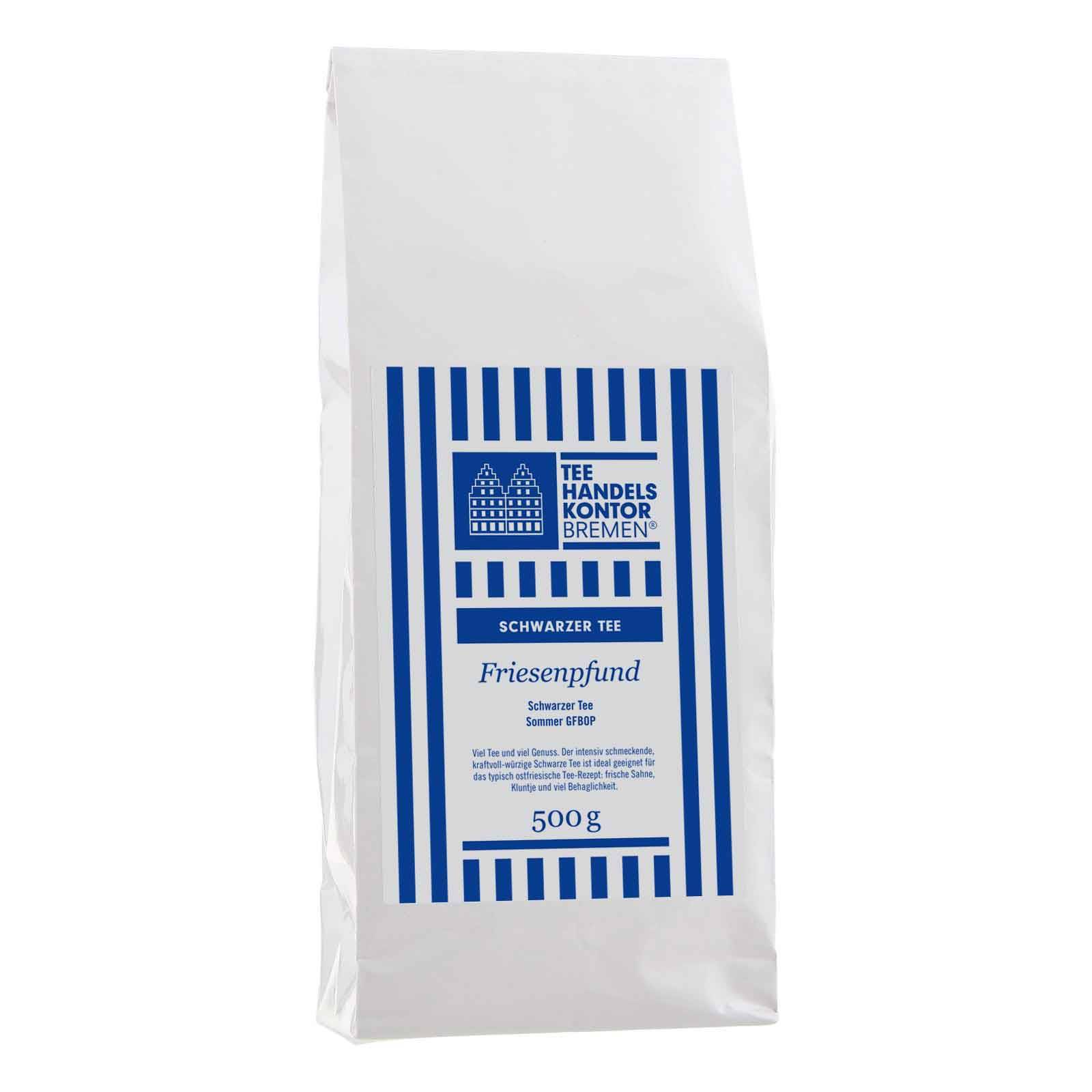 Tee in blau-weißer Teetüte